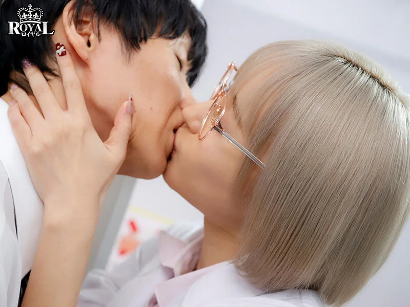 スケベな悩みを何でも聞いてくれる美人巨乳ギャルの保健の先生！シゴいて舐めてハメてくれるナマ膣診察で行列が絶えない！【百永さりな】